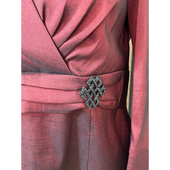 Alex Evenings Women's LP Red Blouse Polyester Top Metallic Taffeta Jewel Brooch - Picture 3 of 9